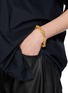 模特儿示范图 - 点击放大 - FENOMENA - Aura Emerald Bracelet