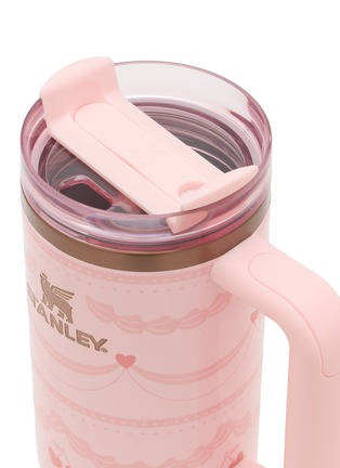 细节 –点击放大 - STANLEY - The Valentine's Day Quencher H2.0 Flowstate™ Tumbler 30oz — Pink Velvet Cake