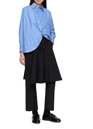 模特儿示范图 - 点击放大 - ANREALAGE - Striped Asymmetrical Curved Hem Shirt