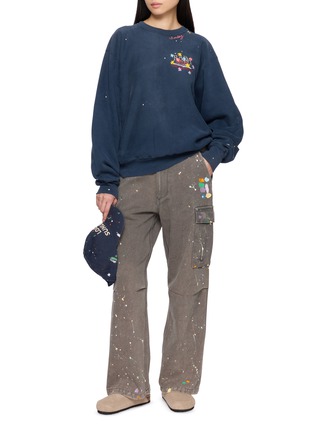 模特儿示范图 - 点击放大 - SUNDAYFRUITMARKET - No.3 Floral Embroidered Paint Splatter Sweatshirt