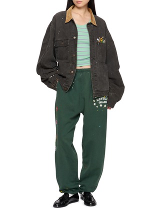 模特儿示范图 - 点击放大 - SUNDAYFRUITMARKET - No.7 Champion Floral Embroidered Paint Splatter Sweatpants