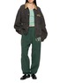 模特儿示范图 - 点击放大 - SUNDAYFRUITMARKET - No.7 Champion Floral Embroidered Paint Splatter Sweatpants