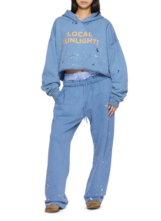 模特儿示范图 - 点击放大 - SUNDAYFRUITMARKET - Local Sunlights Sweatpants