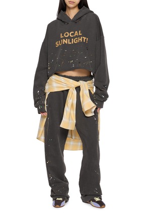 模特儿示范图 - 点击放大 - SUNDAYFRUITMARKET - Local Sunlights Sweatpants