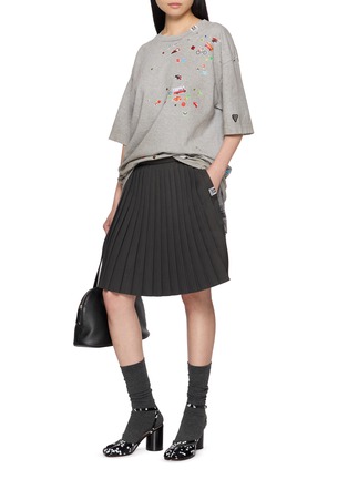 模特儿示范图 - 点击放大 - MIHARA YASUHIRO - Kids Sticker Distressed Cotton T-Shirt