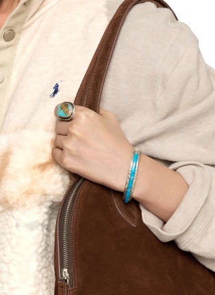 模特儿示范图 - 点击放大 - TIHWA JEWELRY - Silver Turquoise Statement Ring — US 8