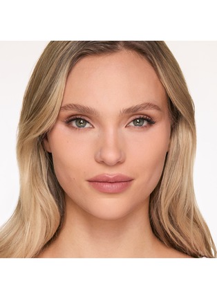  - CHARLOTTE TILBURY - AIRbrush Flawless Blur Loose Powder — Brightening Pink