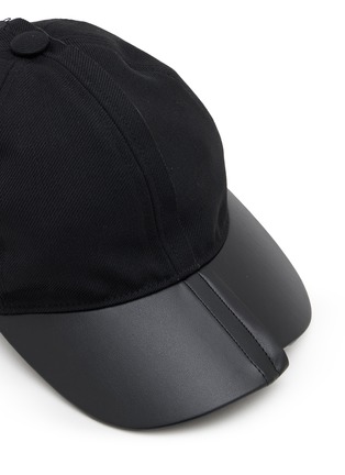 细节 - 点击放大 - COMME DES GARCONS SHIRT ACCESSORIES - Asymmetrical Baseball Hat