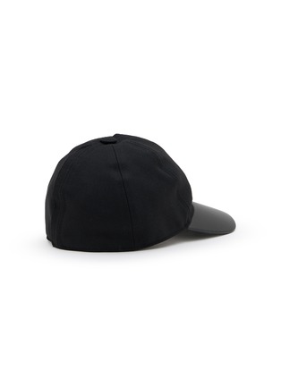模特儿示范图 - 点击放大 - COMME DES GARCONS SHIRT ACCESSORIES - Asymmetrical Baseball Hat