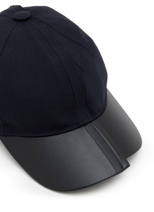 细节 - 点击放大 - COMME DES GARCONS SHIRT ACCESSORIES - Asymmetrical Baseball Hat