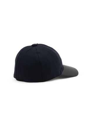 模特儿示范图 - 点击放大 - COMME DES GARCONS SHIRT ACCESSORIES - Asymmetrical Baseball Hat