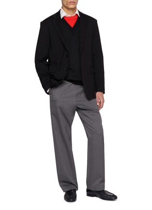 模特儿示范图 - 点击放大 - GOOD PEOPLE GOOD STITCHING GOOD PRODUCT - V Neck Knit Sweater