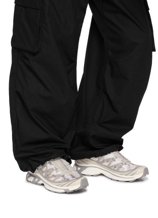 模特儿示范图 - 点击放大 - SALOMON - XT-6 Stormshade Men's Sneakers