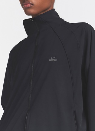 细节 - 点击放大 - NIKESKIMS - NikeSKIMS STRETCH NYLON 拉链立领夹克