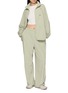 模特儿示范图 - 点击放大 - NIKESKIMS - NikeSKIMS STRETCH NYLON 拉链立领夹克
