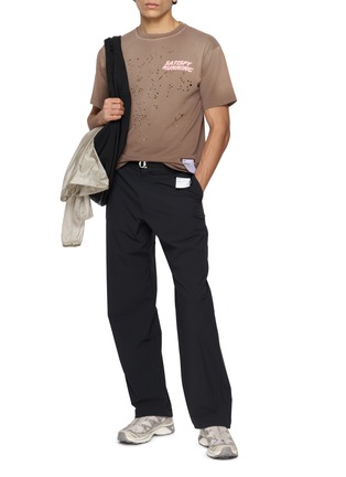 模特儿示范图 - 点击放大 - SATISFY - MothTech™ Cotton T-Shirt