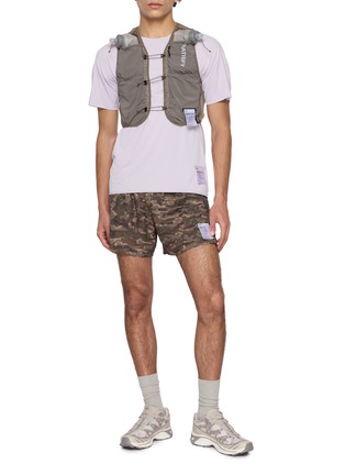 模特儿示范图 - 点击放大 - SATISFY - TechSilk™ Drift Cordura® 5L Hydration Vest