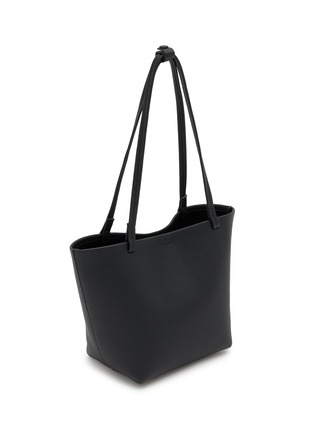 模特儿示范图 - 点击放大 - THE ROW - Medium Park Grained Leather Tote Bag
