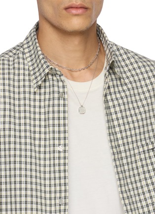 模特儿示范图 - 点击放大 - TOM WOOD - Cable Rhodium Plated Silver Chain Necklace