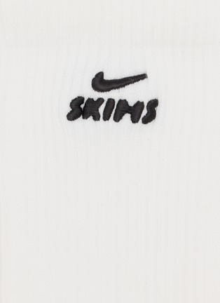 细节 - 点击放大 - NIKESKIMS - NikeSKIMS Dri-Fit™ Pilates Grip Crew Sock
