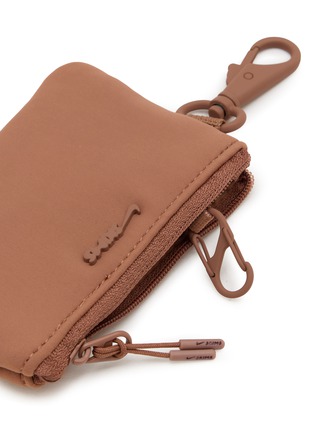 细节 - 点击放大 - NIKESKIMS - NikeSKIMS Clippable Pouch