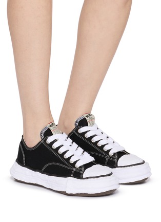 模特儿示范图 - 点击放大 - MIHARA YASUHIRO - Peterson 23 OG Sole Women's Sneakers