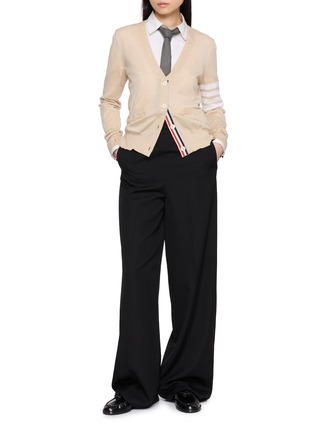 模特儿示范图 - 点击放大 - THOM BROWNE - 4-Bar V-Neck Cardigan