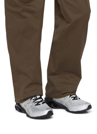 模特儿示范图 - 点击放大 - ASICS - Gel-Kinetic FR Men's Sneakers