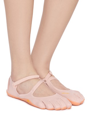 模特儿示范图 - 点击放大 - VIBRAM FIVEFINGERS - V-Soul Five-Finger Shoes