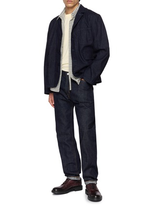 模特儿示范图 - 点击放大 - EDWIN - Garment Dyed Slim Medium Wash Jeans