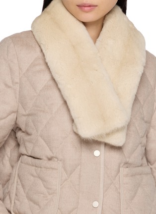 模特儿示范图 - 点击放大 - CHEVITE - Mink Double-Sided Fur Muffler