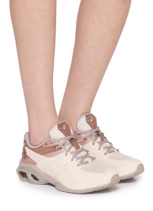 模特儿示范图 - 点击放大 - ASICS - Gel-Kinetic FR Unisex Sneakers
