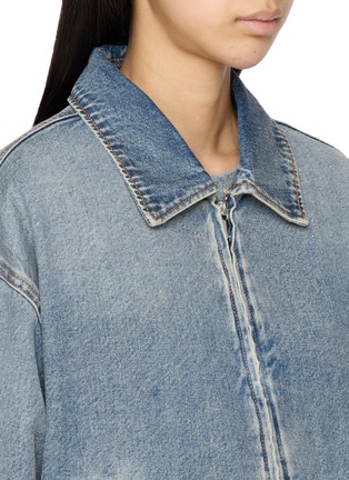 细节 - 点击放大 - MO&CO. - Detachable Collar Zip Up Denim Jacket