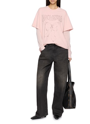 模特儿示范图 - 点击放大 - MO&CO. - X MAGLIANO Long Sleeve Layered Embellished T-Shirt