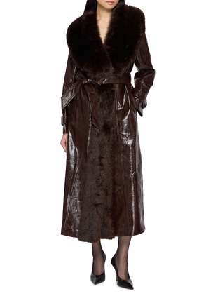 模特儿示范图 - 点击放大 - NANA JACQUELINE - Fur Collar Belted Long Leather Coat