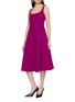 模特儿示范图 - 点击放大 - NANA JACQUELINE - Square Neck Flared Midi Dress