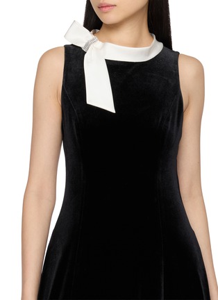  - NANA JACQUELINE - Sleeveless Crystal Bow Detail Velvet Midi Dress