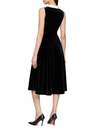 背面 - 点击放大 - NANA JACQUELINE - Sleeveless Crystal Bow Detail Velvet Midi Dress