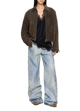 模特儿示范图 - 点击放大 - ERMANNO SCERVINO - Embroidered Cut Out Baggy Light Wash Jeans