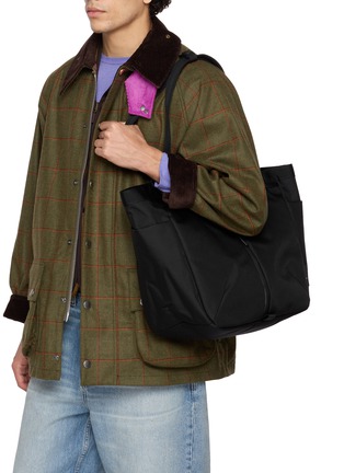 模特儿示范图 - 点击放大 - AER - City Tote Bag