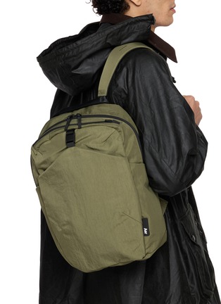 模特儿示范图 - 点击放大 - AER - Go Pack 2 Backpack