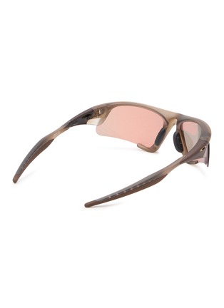 模特儿示范图 - 点击放大 - OAKLEY - Suture Jacket® Prizm™ Sunglasses