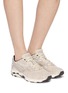 模特儿示范图 - 点击放大 - MIZUNO - Wave Rider 10 Unisex Sneakers