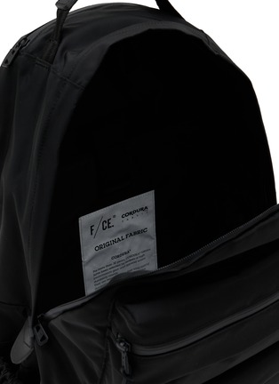 细节 - 点击放大 - F/CE. - 420 Re/cor Technical Day Backpack