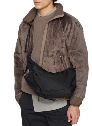 模特儿示范图 - 点击放大 - F/CE. - Textured Twill Horn Mini Shoulder Bag