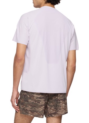 背面 - 点击放大 - SATISFY - AuraLite™ UV T-Shirt