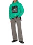 模特儿示范图 - 点击放大 - APRÈS SURF A.P.S. - Scoiattolo Paint Effect Bandana Patch Hoodie