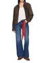 模特儿示范图 - 点击放大 - MOTHER - The Bookie Twist Sneak Dark Wash Jeans