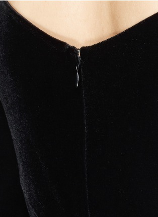 细节 - 点击放大 - ARMANI COLLEZIONI - Bateau neck velvet dress