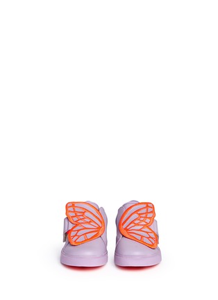 模特儿示范图 - 点击放大 - SOPHIA WEBSTER - BIBI LOW TOP MINI幼儿款蝴蝶翅膀刺绣拼贴真皮运动鞋